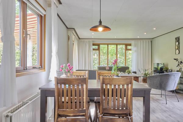 Huisdiervriendelijk chalet met omheinde tuin op Bospark de Wervelwind - thumbnail 4