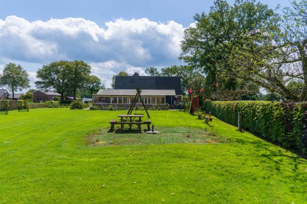 Familievriendelijk vakantiehuis Reggezicht met vrij uitzicht in Hellendoorn - thumbnail 1