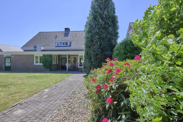 Toegankelijke designvilla in hartje Panningen, ideaal voor 6 personen - thumbnail 1