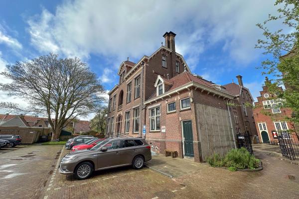 Twee historische weeshuizen voor 32 personen in hartje Enkhuizen - thumbnail 2