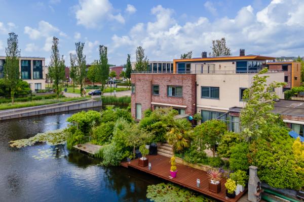 Zonnige vrijstaande woning aan het water in hartje Alkmaar - thumbnail 1