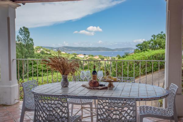 Villa met panoramisch uitzicht, privézwembad en strand op 2 km in Cavalaire-sur-Mer - thumbnail 3