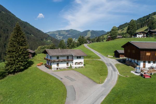 Vrijstaand vakantiehuis voor 16 personen op 200m van de piste in Saalbach-Hinterglemm - thumbnail 1