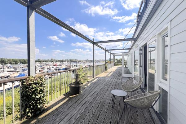 Luxe appartement aan de haven van Maasbommel met terras - thumbnail 1