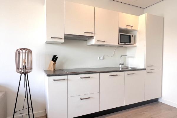 Luxe waterside appartement Maasbommel met havenzicht en terras - thumbnail 4