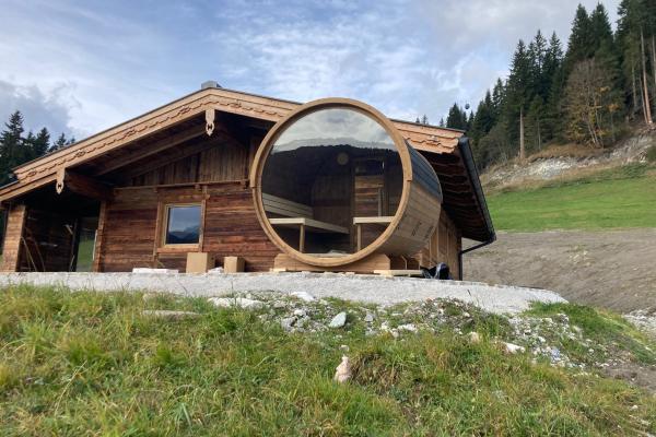 Luxe chalet direct aan de skipiste met privé whirlpool en sauna in Gerlos - thumbnail 2