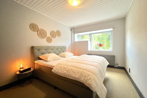 Centraal gelegen ruim appartement met tuin in Genk - thumbnail 4