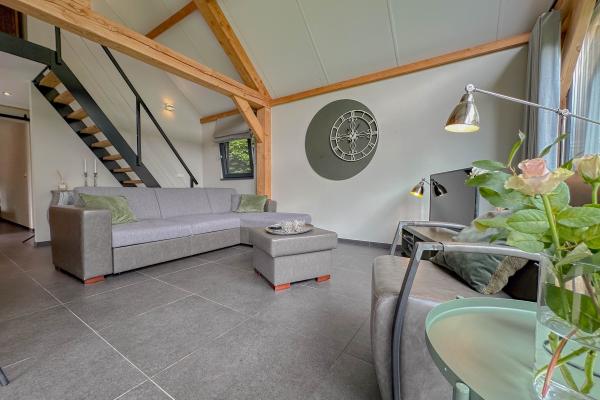 Landelijke rietgedekte villa in het Brabantse buitengebied van Alphen - thumbnail 5