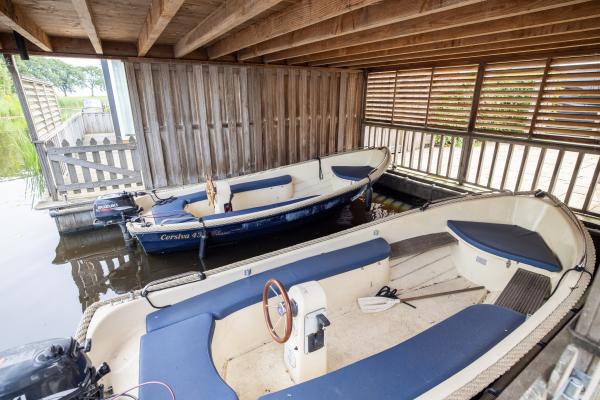 Landelijk chalet aan het water met eigen sloep in hartje Friesland - thumbnail 2