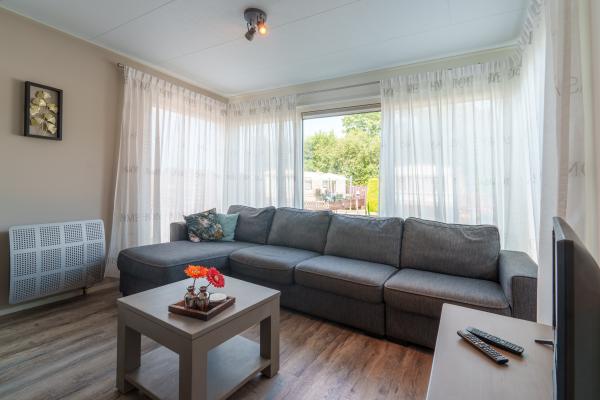 Luxe chalet aan het water met eigen sloep in hartje Friesland - thumbnail 4