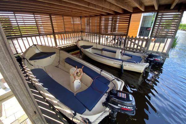 Luxe chalet aan het water met eigen sloep in hartje Friesland - thumbnail 2