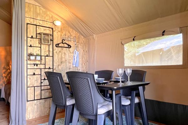 Luxe safaritent op sfeervol Veluws park, nabij bos en water - thumbnail 5
