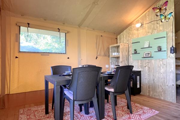 Luxe safaritent op de Veluwe voor 6 personen, midden in het bos - thumbnail 4