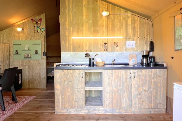 Luxe safaritent op de Veluwe voor 6 personen, midden in het bos - thumbnail 5