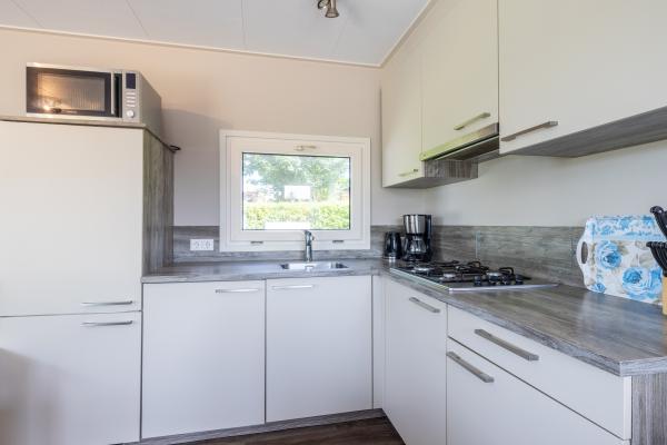 Luxe waterchalet met sloep in hartje Friese Meren – 8 personen - thumbnail 5