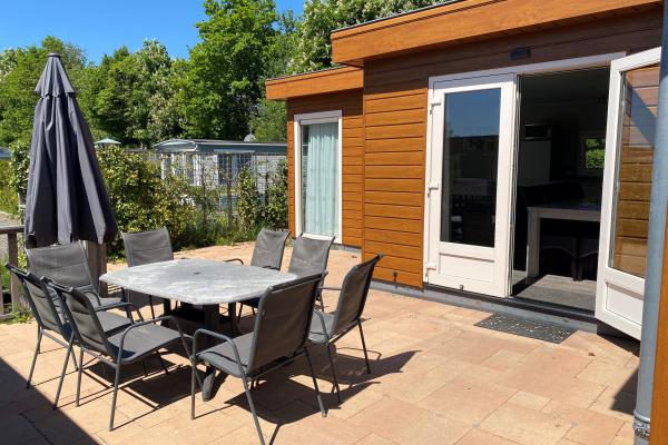 Luxe waterchalet met sloep in hartje Friese Meren – 8 personen - thumbnail 2