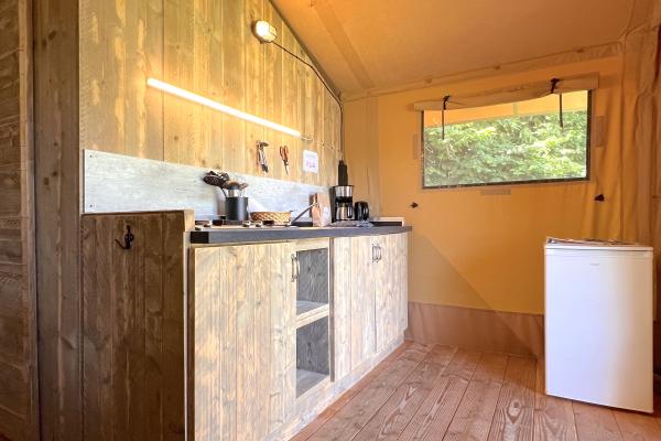 Luxe safaritent met hottub voor 6 personen op de Veluwe - thumbnail 5