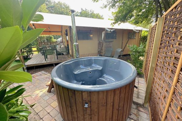 Luxe safaritent met hottub voor 6 personen op de Veluwe - thumbnail 1