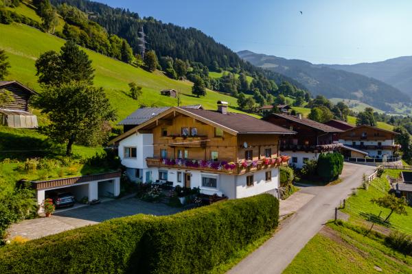Panoramisch 8-persoons appartement aan de piste in Zell am See - thumbnail 1