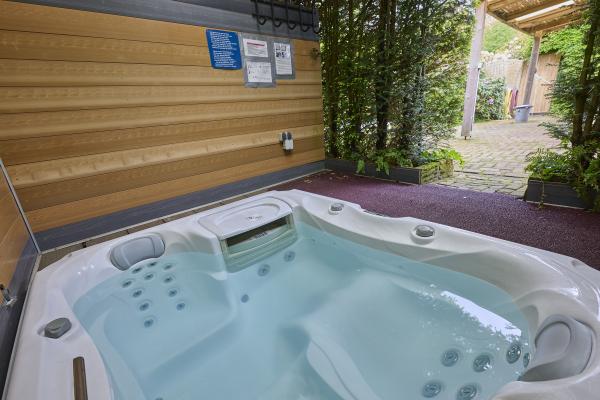Romantisch vakantiehuis met jacuzzi in de bossen bij Oldenzaal - thumbnail 2