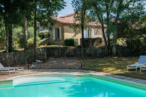 Vrijstaand vakantiehuis in Sérignac met privézwembad en grote tuin - thumbnail 1