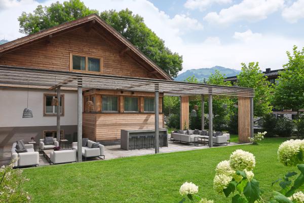 Exclusief chalet aan de Streif in Kitzbühel met 4 suites & Country Club toegang - thumbnail 1
