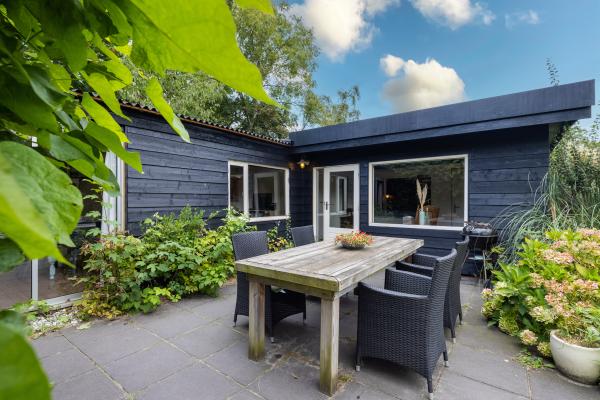 Vrijstaand vakantiehuis in groene weide bij kunstenaarsdorp Bergen - thumbnail 1