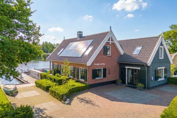 Luxe vakantiehuis aan het water met eigen ligplaats op de Kaag - thumbnail 1