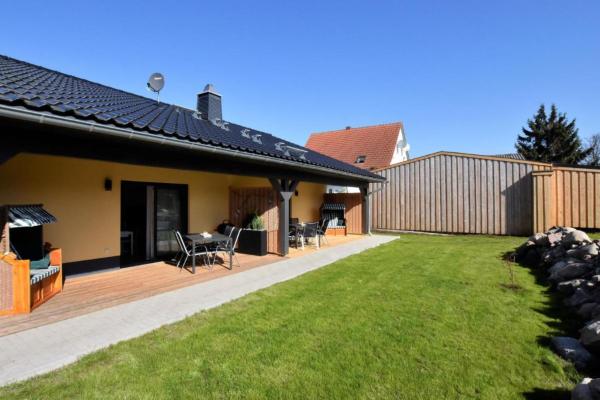 Vrijstaand vakantiehuis nabij Wismar met grote tuin en twee terrassen - thumbnail 2