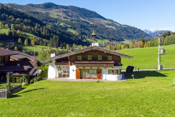 Tirools chalet in Kirchberg, ski tot aan de deur - thumbnail 1