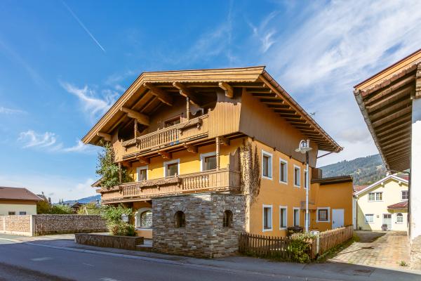 Twee aangrenzende groepshuizen voor 34 personen met sauna in Kirchberg - thumbnail 1