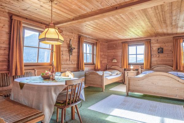 Idyllisch boerderijappartement aan de bosrand in Brixen im Thale - thumbnail 3