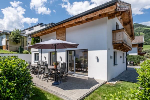 Vrijstaand chalet met sauna voor 10 personen nabij Zell am See - thumbnail 1