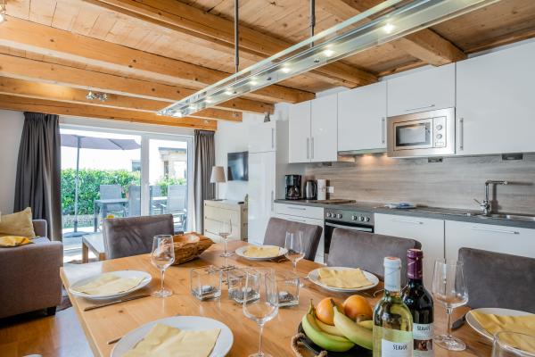 Vrijstaand chalet met sauna voor 10 personen nabij Zell am See - thumbnail 2