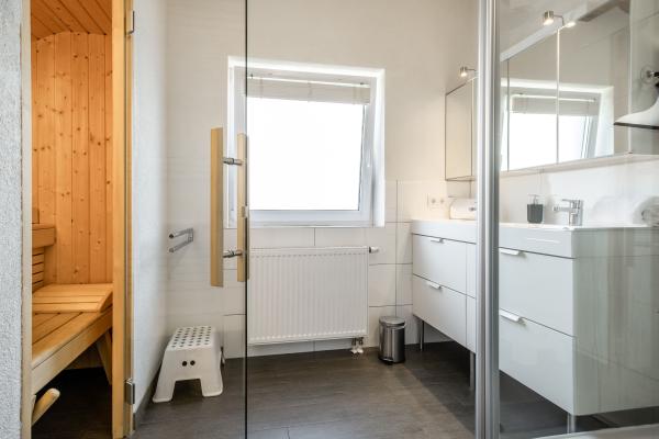 Vrijstaand chalet met sauna voor 10 personen nabij Zell am See - thumbnail 6