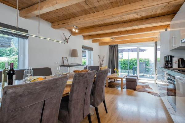 Vrijstaand chalet met sauna voor 10 personen nabij Zell am See - thumbnail 3