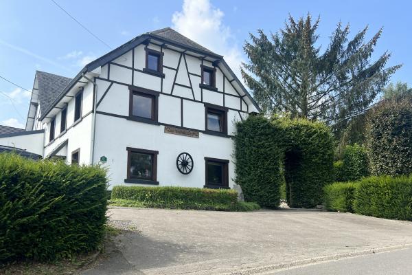 Groepswoning voor 15 in Malmedy met sauna, zwemspa en grote tuin - thumbnail 1