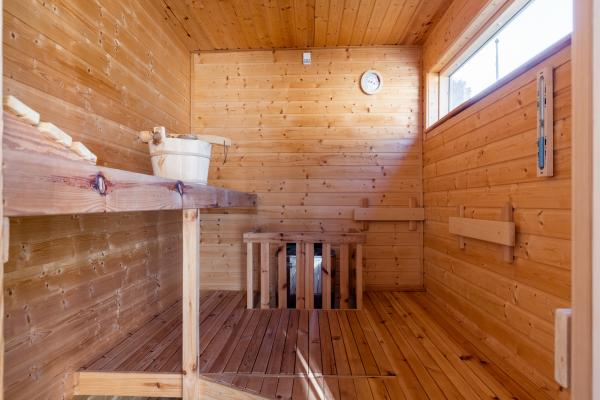 Vrijstaand vakantiehuis met sauna en serre aan het UNESCO Waddengebied - thumbnail 2