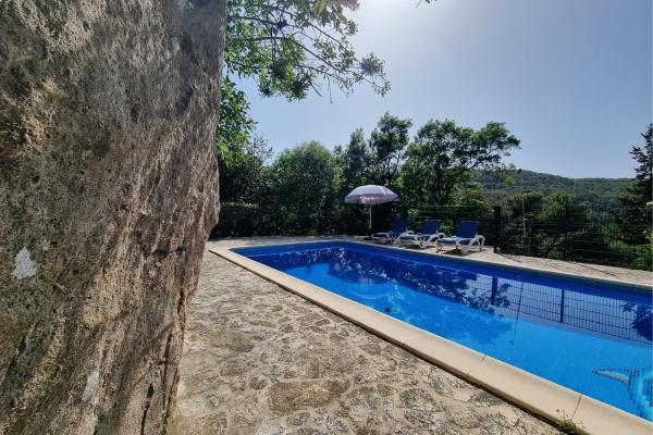 Vrijstaand vakantiehuis met privé zwembad in bosrijk Herault, 10 personen - thumbnail 4