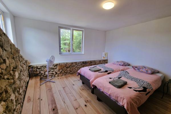 Vrijstaand vakantiehuis met privé zwembad in bosrijk Herault, 10 personen - thumbnail 3