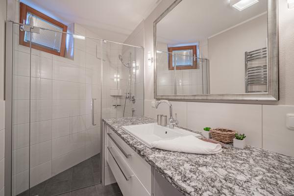 Appartement aan de piste in Kitzbühel met terras, tuin en ruimte voor 6 personen - thumbnail 3