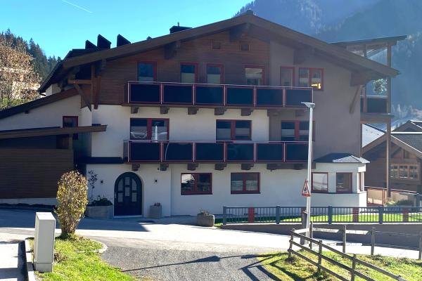 Centraal gelegen ruim appartement in Viehhofen voor 18 personen - thumbnail 1