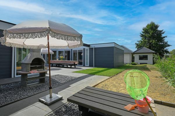 Casa Familia: groepswoning met tuin aan Oosterschelde in Zeeland - thumbnail 1