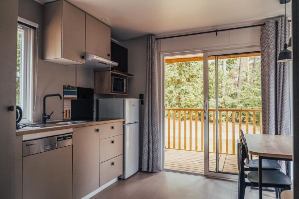 Modern chalet met luxe badkamer en beschut terras in bosrijk Vessem - thumbnail 4