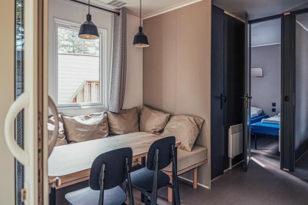 Modern chalet met luxe badkamer en beschut terras in bosrijk Vessem - thumbnail 3