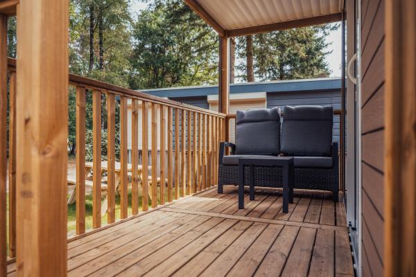 Modern chalet met luxe badkamer en beschut terras in bosrijk Vessem - thumbnail 2