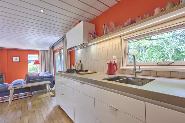 Knus chalet met grote tuin op kleinschalig park nabij strand Goedereede - thumbnail 4