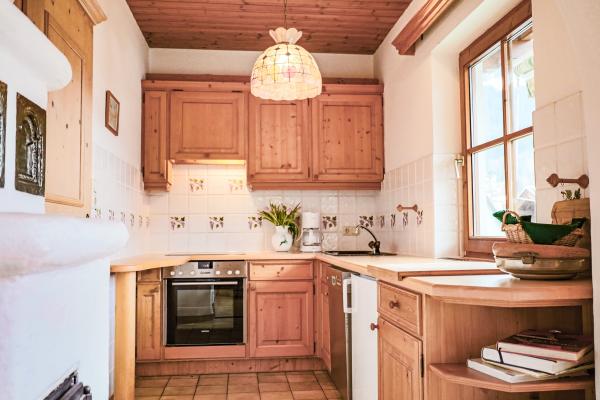 Twee verbonden Tiroolse chalets voor 12 personen bij de piste in Kirchberg - thumbnail 6