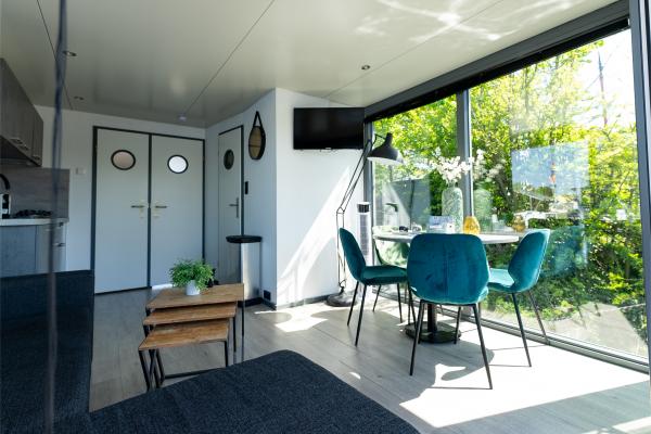 Luxe houseboat in sfeervolle jachthaven van Heeg, Friesland - thumbnail 5