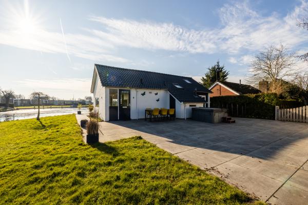 Wellness vakantiehuis aan het water in Boornzwaag voor 8 personen - thumbnail 1